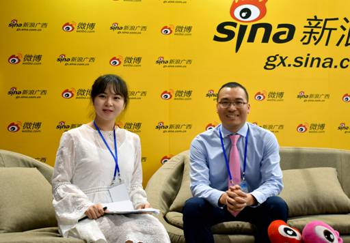 余意接受新浪采访